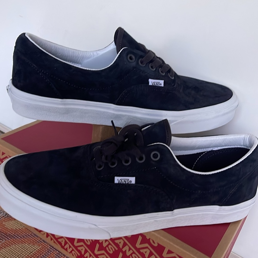 Vans WMNS Era Pig Suede Nine Iron
VN0005UEBYD
Sneakers - Picture 10 of 16